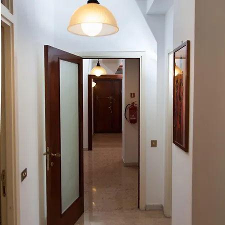 Santa Croce Oda ve Kahvaltı 4*